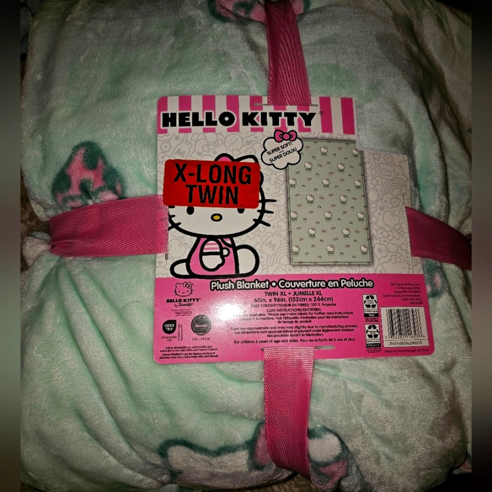 Hello Kitty Twin XL Blanket